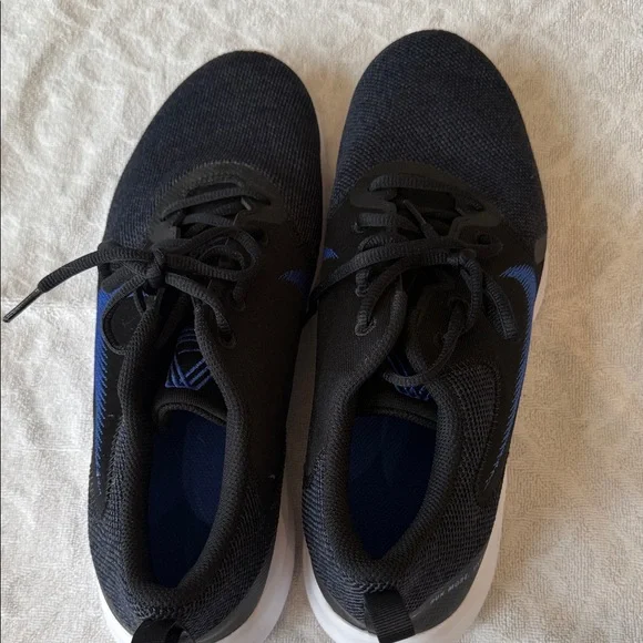 Nike Black and Blue Athletic Shoes - Picture 7 of 7